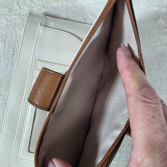 LC Lauren Conrad Mendie Travel Wallet Wristlet Brown Front Pocket/Zip Pocket CC - Picture 4 of 6